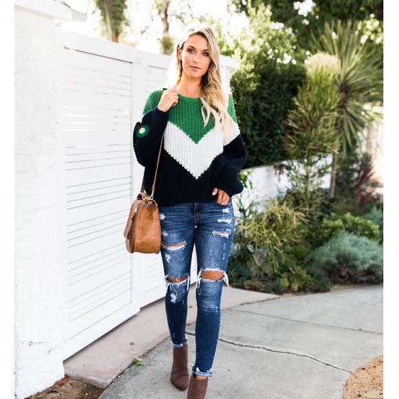 GILLIAN Chevron Print Oversized Sweater - Picture 3 of 8